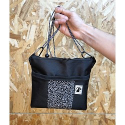 BOLSO PEQUEÑO NEGRO ESTAMPADO