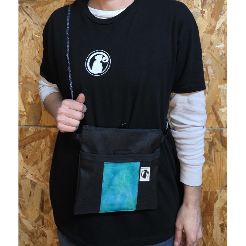 BOLSO PEQUEÑO NEGRO ESTAMPADO