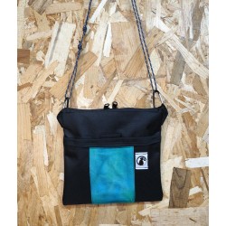 BOLSO PEQUEÑO NEGRO ESTAMPADO
