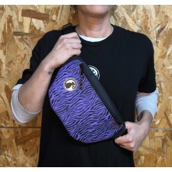 RIÑONERA CEBRA MORADO DOS BOLSILLOS