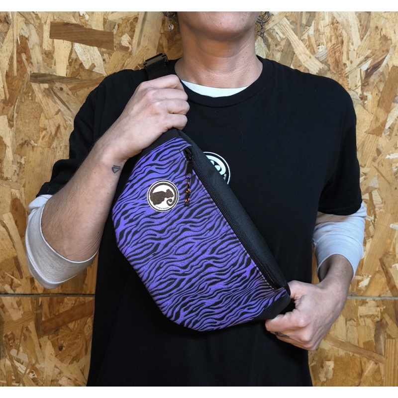 RIÑONERA CEBRA MORADO DOS BOLSILLOS